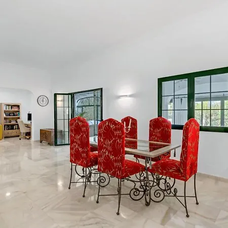 Beautiful 3 Bedroom In 마르베야